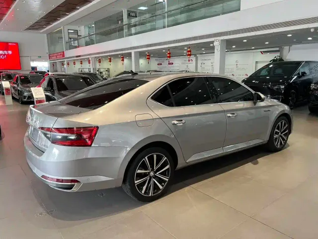 Skoda Superb — Фото автомобиля 4