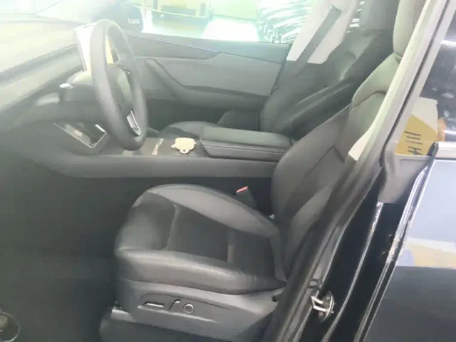 Tesla Model Y — Фото автомобиля 14