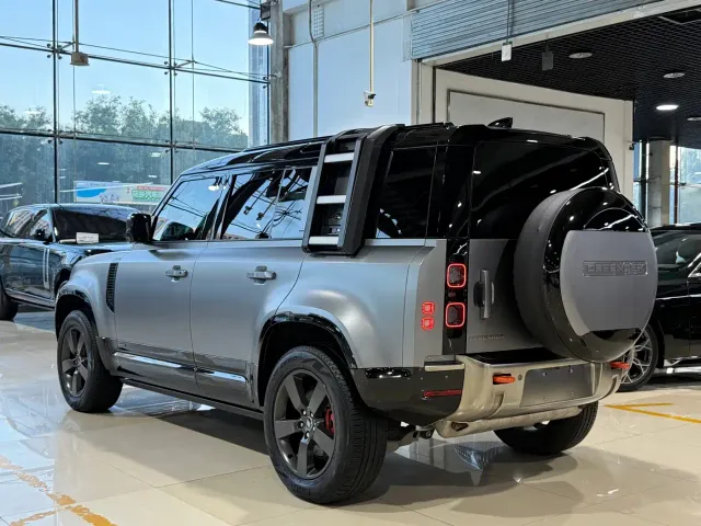 Land Rover Defender — Фото автомобиля 29