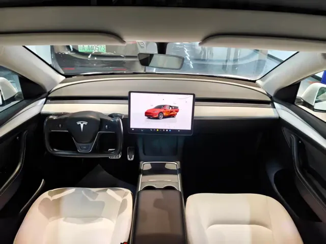Tesla Model Y — Фото автомобиля 5