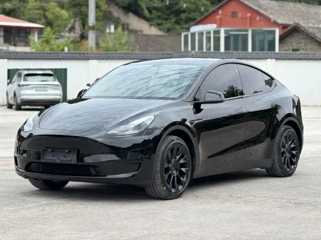 Фотография автомобиля — Tesla Model Y