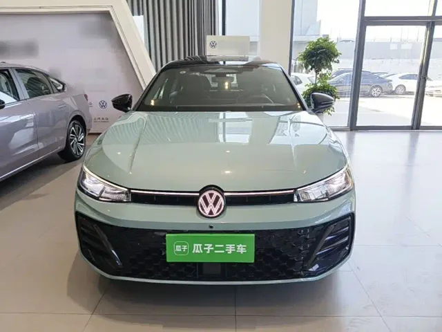 Volkswagen Passat — Фото автомобиля 2