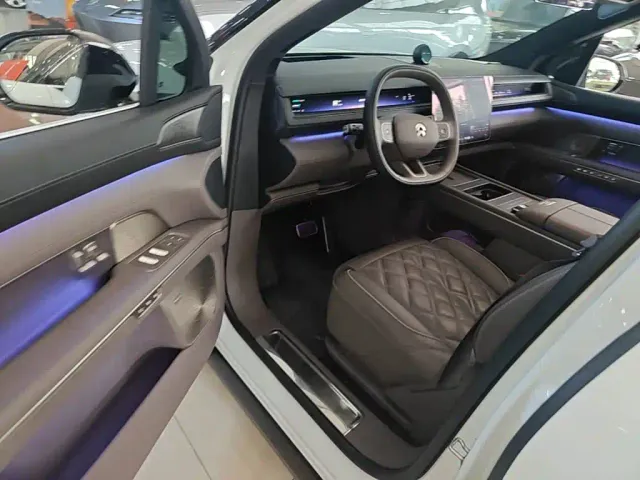 Nio ES8 — Фото автомобиля 15