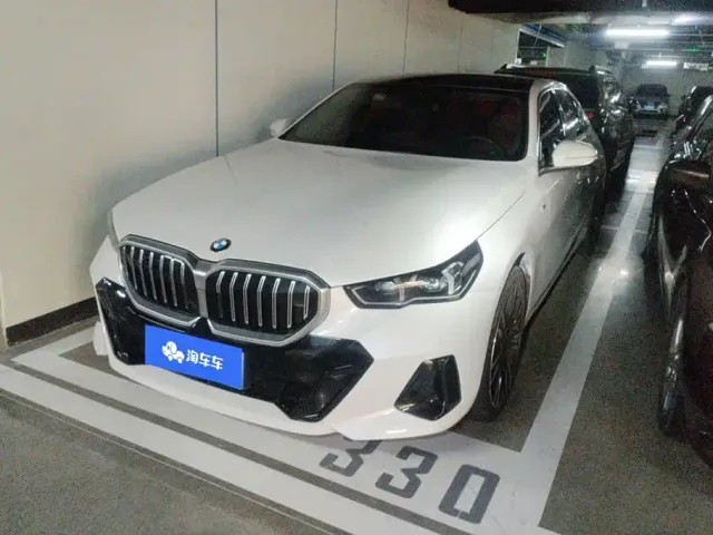Фотография автомобиля — BMW 5 Series
