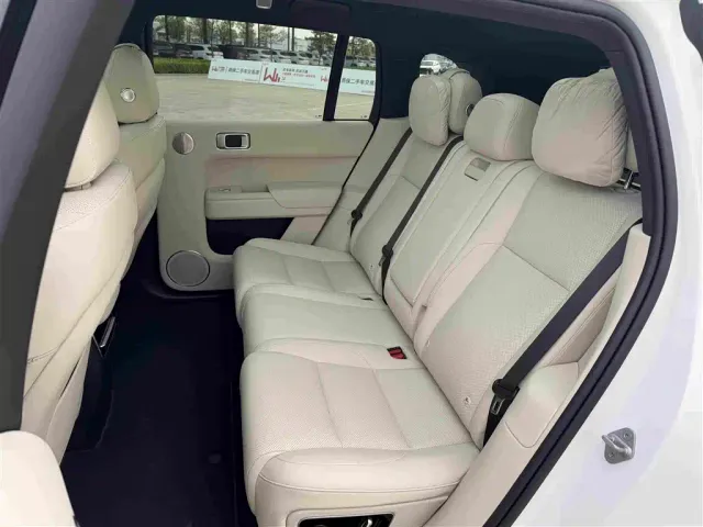Li Auto L7 — Фото автомобиля 11