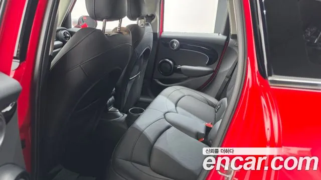 Mini Cooper Cooper 5 дверей Classic — Фото автомобиля 16