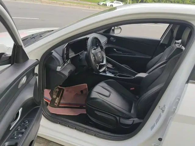 Hyundai Elantra — Фото автомобиля 15