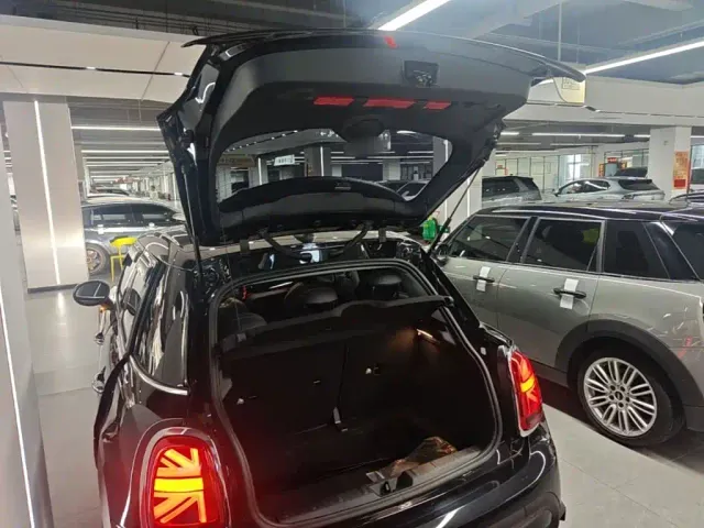 MINI Hatch — Фото автомобиля 18