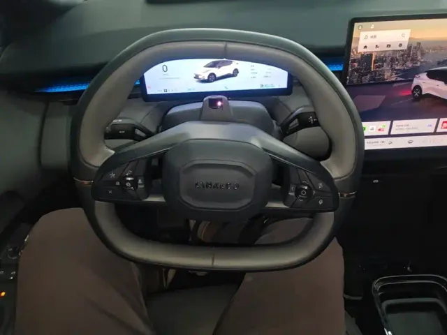 Lynk & Co Z20 — Фото автомобиля 10