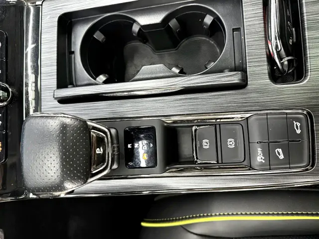 Roewe RX5 — Фото автомобиля 8