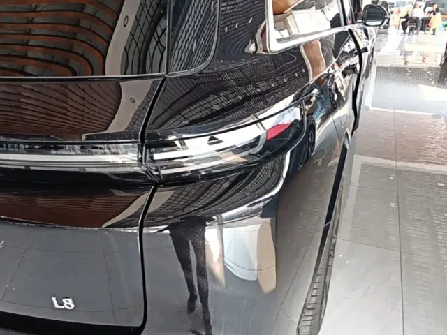 Li Auto L8 — Фото автомобиля 7