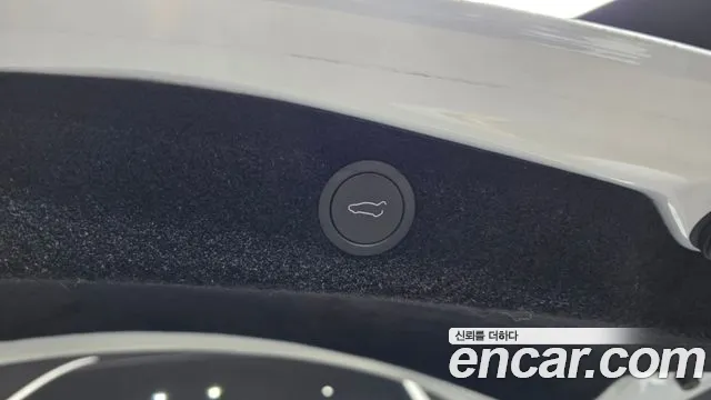 Tesla Model 3 — Фото автомобиля 20