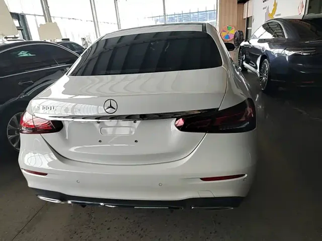 Mercedes-Benz E-Class — Фото автомобиля 5