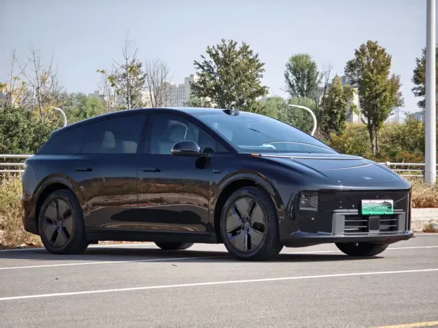 Li Auto i6 — Фото автомобиля 3
