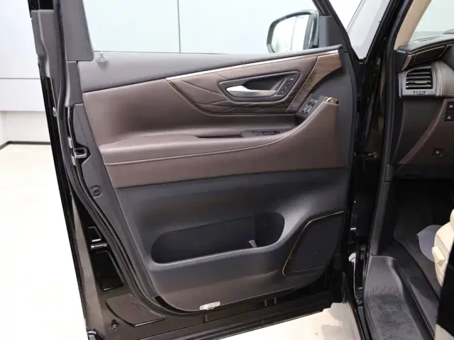 Toyota Vellfire — Фото автомобиля 10
