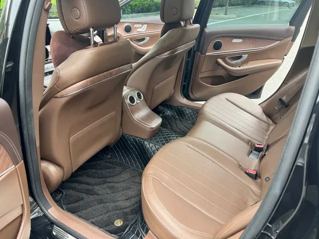 Mercedes-Benz E-Class — Фото автомобиля 12