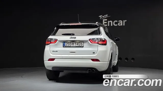 Jeep Compass — Фото автомобиля 4