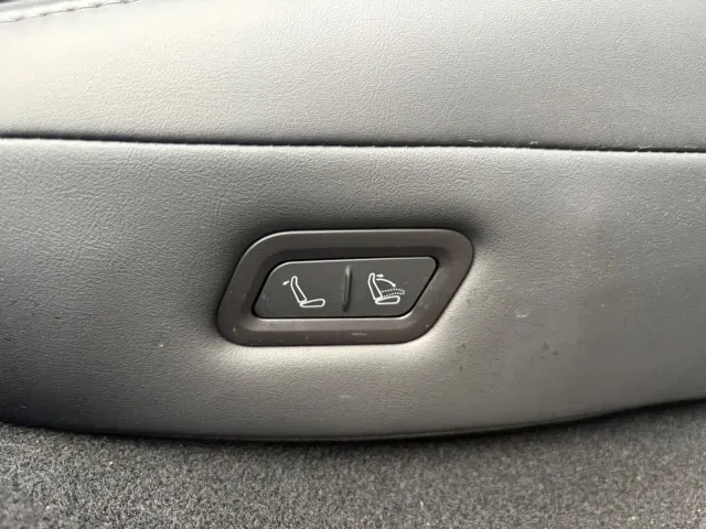 Tesla Model Y — Фото автомобиля 13
