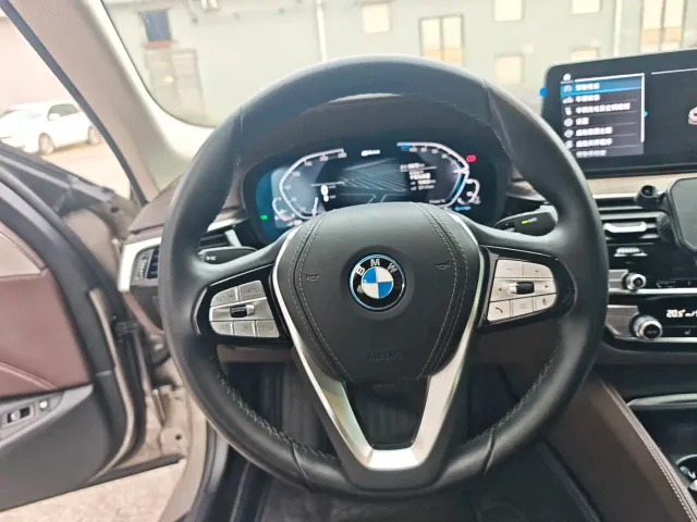 BMW 5 Series — Фото автомобиля 6