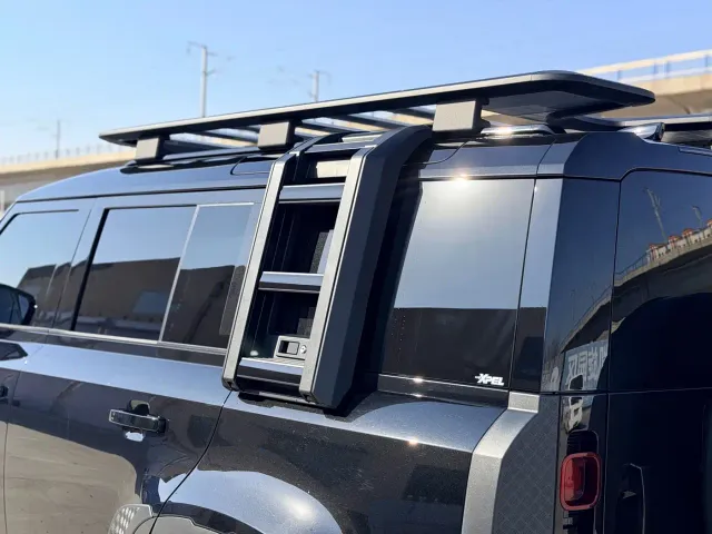 Land Rover Defender — Фото автомобиля 7