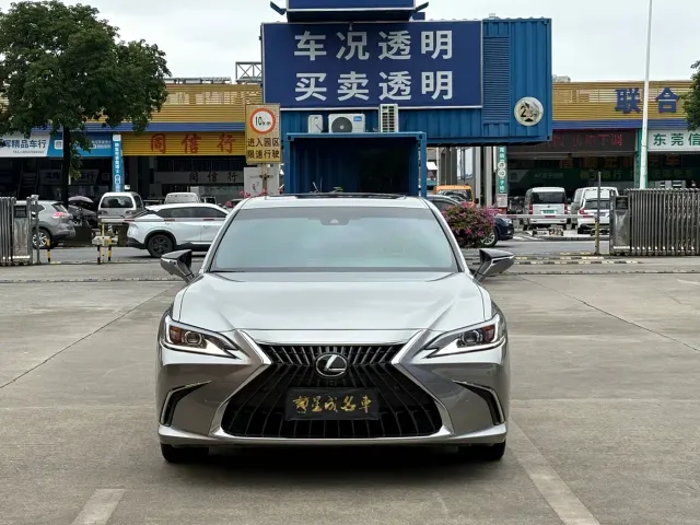 Lexus ES — Фото автомобиля 2