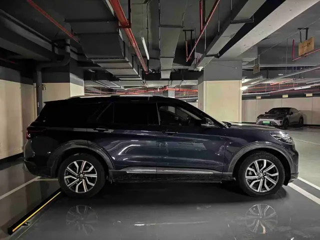 Ford Explorer — Фото автомобиля 11