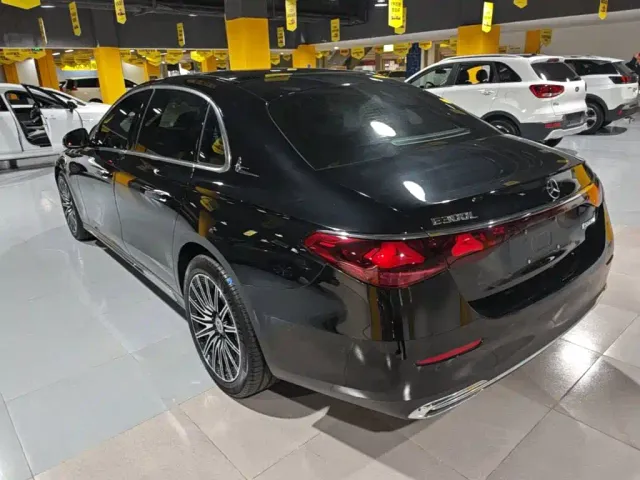 Mercedes-Benz E-Class — Фото автомобиля 4