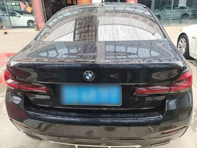 BMW 5 Series — Фото автомобиля 5