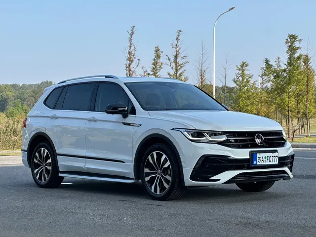 Volkswagen Tiguan L — Фото автомобиля 3