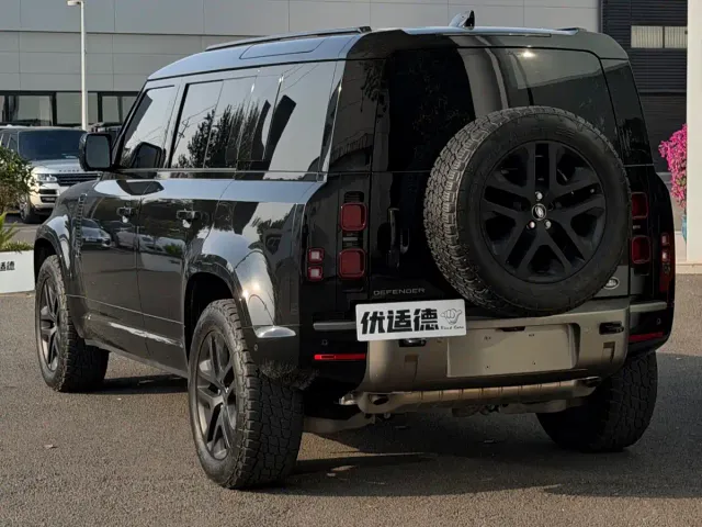 Land Rover Defender — Фото автомобиля 4