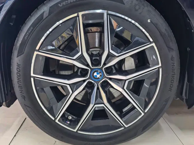 BMW i5 — Фото автомобиля 12