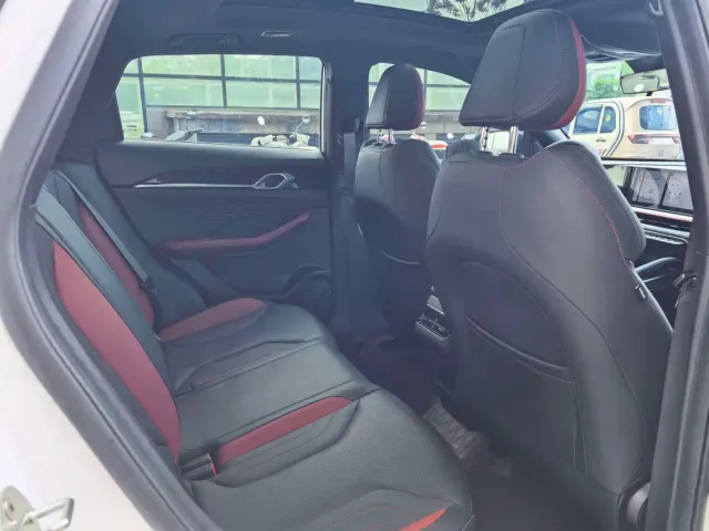 Geely Binyue — Фото автомобиля 12