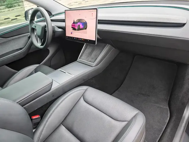 Tesla Model Y — Фото автомобиля 10