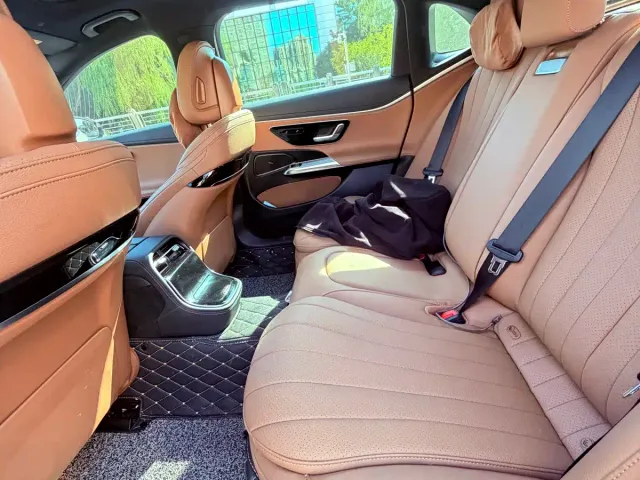 Mercedes-Benz E-Class — Фото автомобиля 11