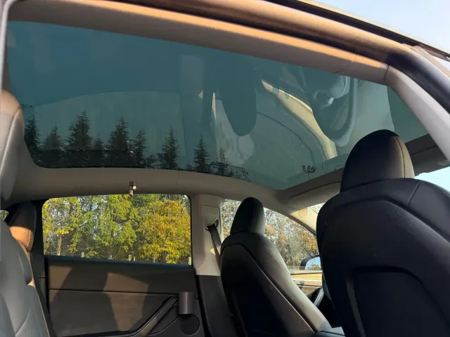 Tesla Model Y — Фото автомобиля 22