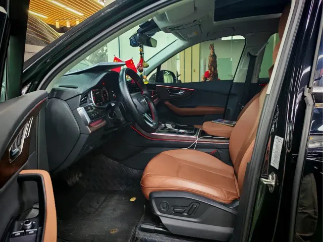 Audi Q7 — Фото автомобиля 3