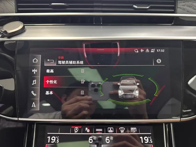 Audi A8 — Фото автомобиля 21