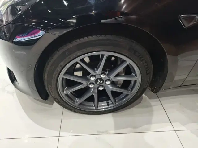 Tesla Model 3 — Фото автомобиля 22