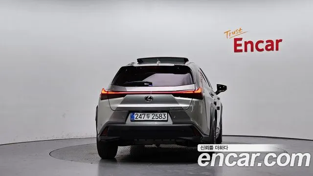 Lexus UX — Фото автомобиля 4