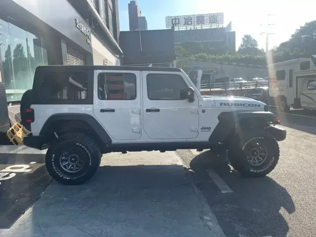 Jeep Wrangler — Фото автомобиля 12