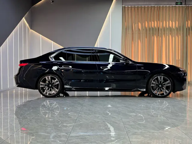 BMW 7 Series — Фото автомобиля 4