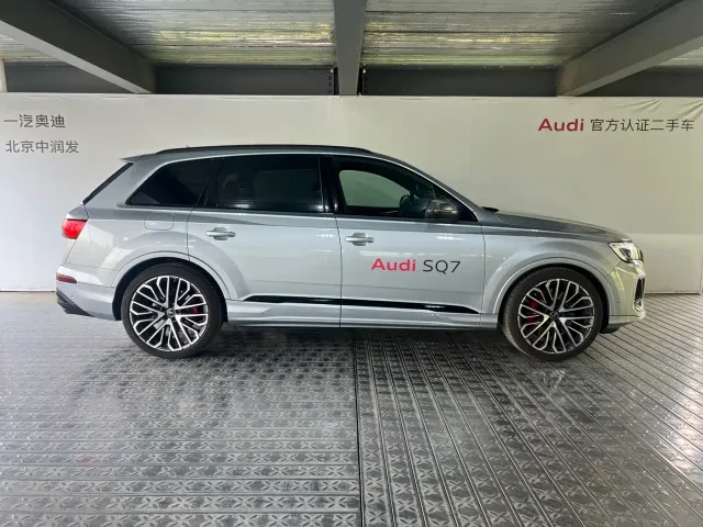 Audi SQ7 — Фото автомобиля 3