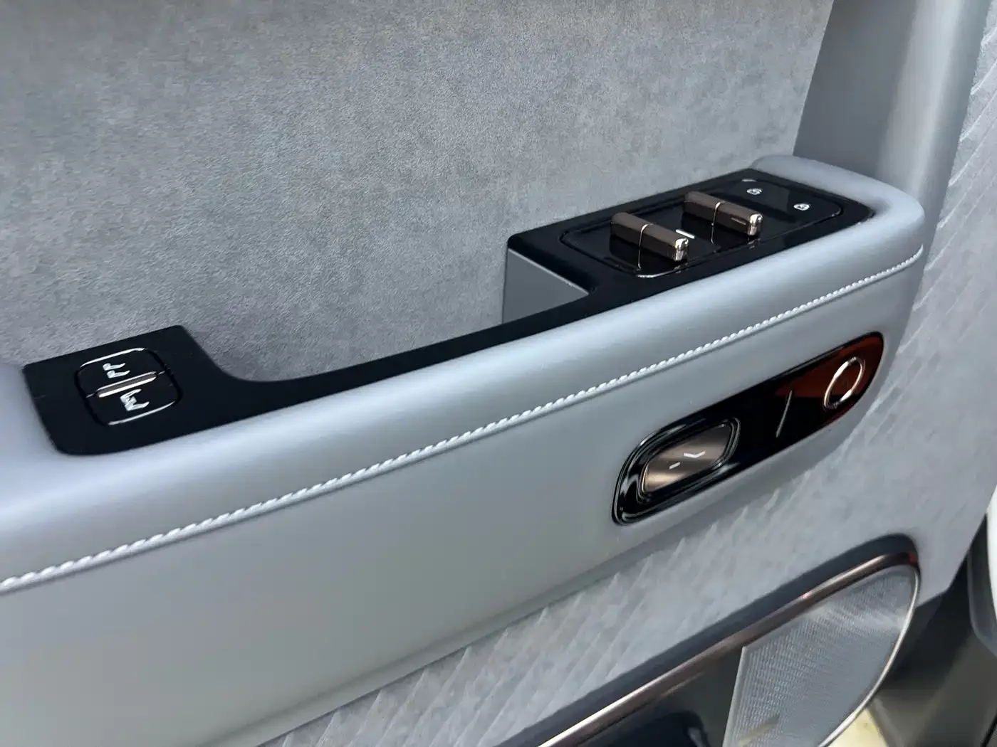 ZEEKR Zeekr MIX 2025 Smart Driving Edition — Фото автомобиля 9