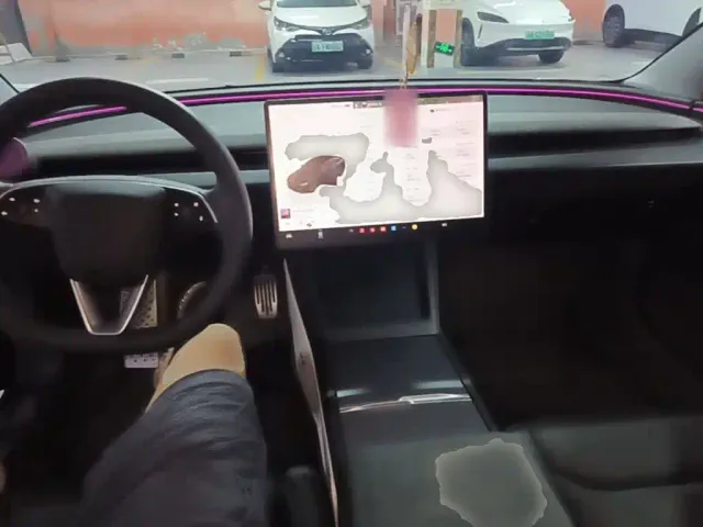 Tesla Model 3 — Фото автомобиля 9