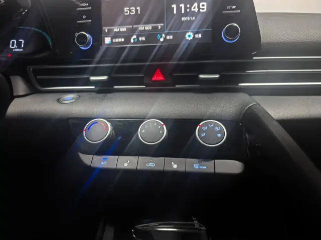 Hyundai Elantra — Фото автомобиля 13