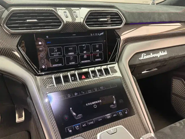 Lamborghini Urus — Фото автомобиля 9