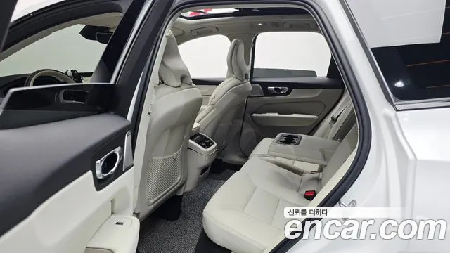 Вольво XC60 — Фото автомобиля 10