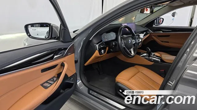 BMW 5 Series G30 — Фото автомобиля 15