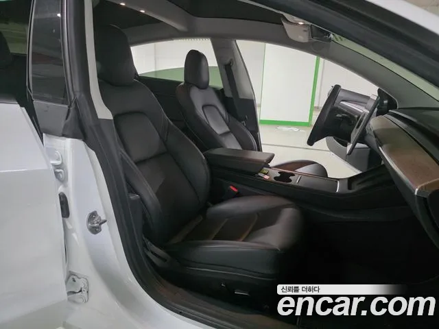 Tesla Model 3 — Фото автомобиля 11