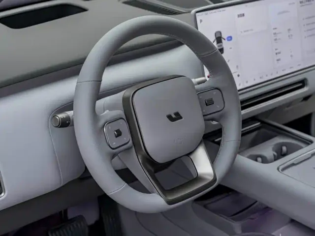 Li Auto L8 — Фото автомобиля 14
